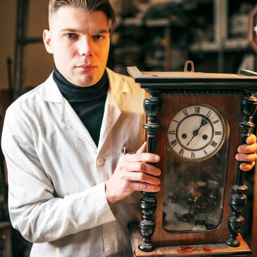 Klok - antiek reparatie - Janz meubelstoffeering